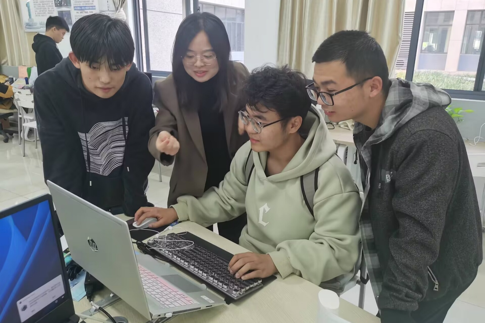 刘晴晴.jpg 刘晴晴.jpg