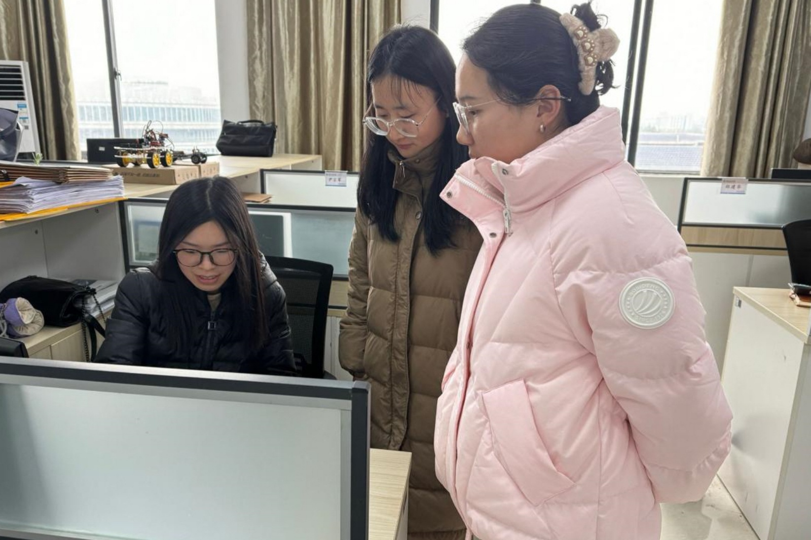 李新慈.jpg 李新慈.jpg